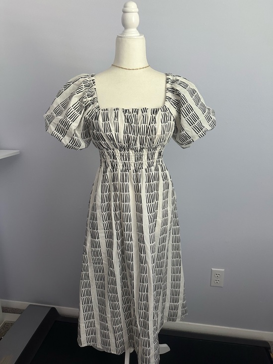Anthropologie Dresses & Skirts - Anthropologie Maeve 100% Cotton Puff-Sleeve Smocked Midi Dress